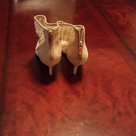 Womens low heel booties - Picture 3 of 6